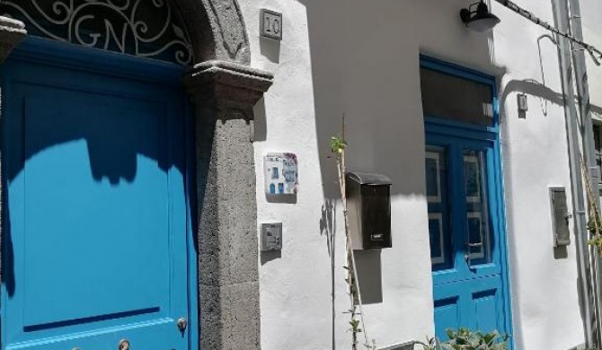 "la casa dell'architetto" con terrazza panoramica in centro storico e a due passi dal porto