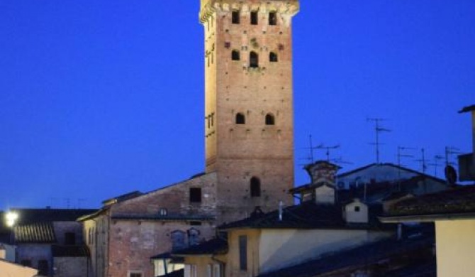 Grande Appartamento per gruppi e famiglie in centro storico a Lucca con terrazza e AC