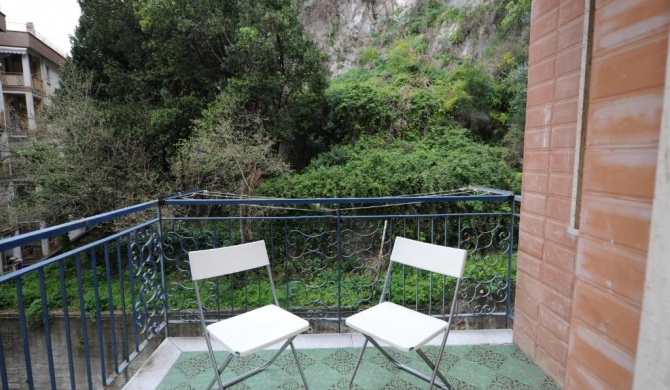 One bedroom appartement at Maiori 50 m away from the beach with furnished balcony and wifi