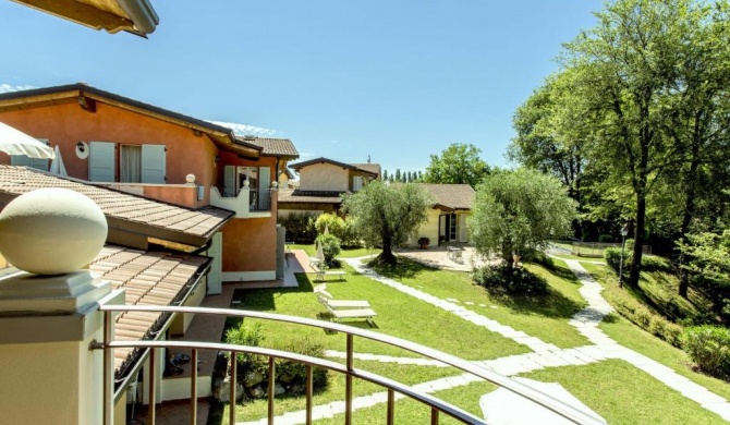 Cozy Holiday Home in Manerba del Garda with barbecue