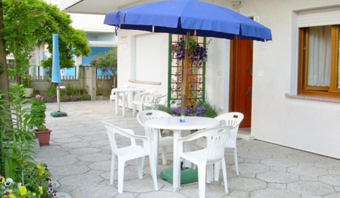 New apartment within a Renovated Detatched House Ground floor with Outdoor Patio