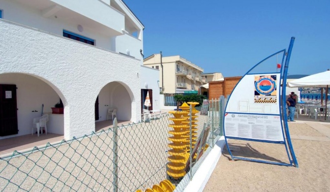 RS320 - Marcelli, bilocale in residence fronte mare 1p