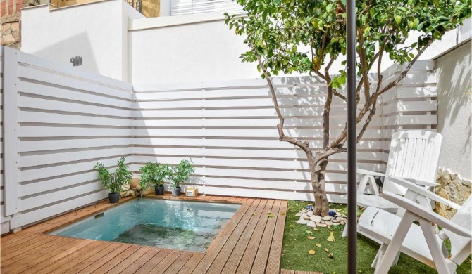 Stunning home in Marina di Ragusa with Jacuzzi, WiFi and 2 Bedrooms