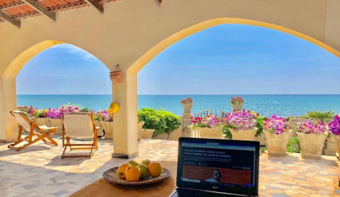 Villa sul mare con discesa privata