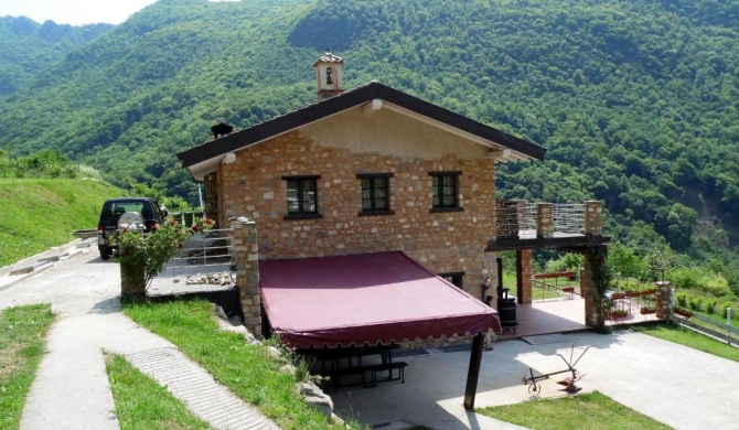 Beautiful chalet with Swimming Pool in Lombardy